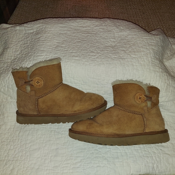 UGG Bailey Button Booties US Women's Size 7 in Chestnut - Picture 4 of 10